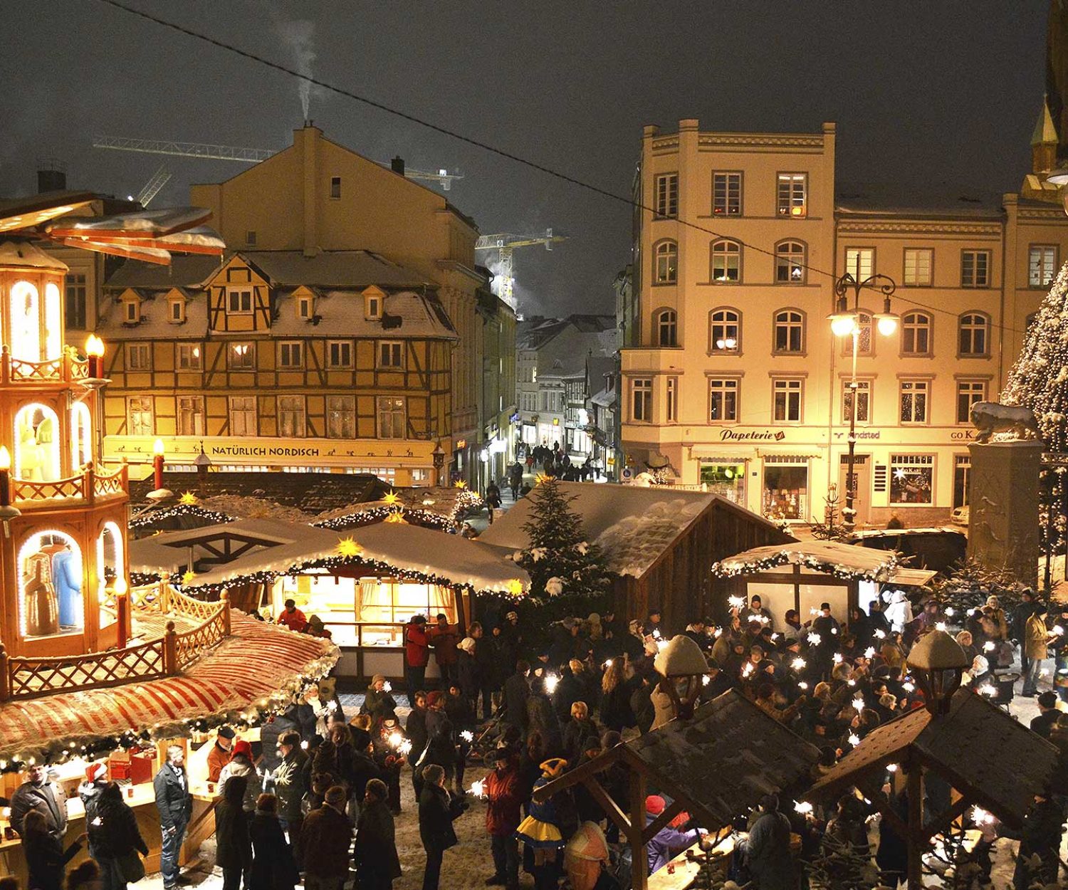 Neuigkeiten Schweriner Weihnachtsmarkt → Der Stern im Norden